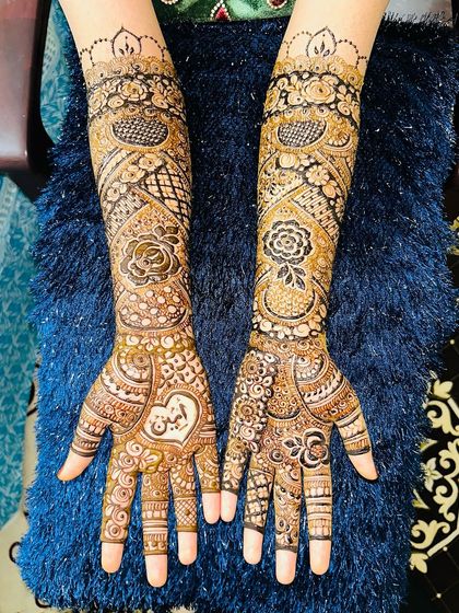 A stunning bridal design for "Ameen ki dulhan." The patterns are a mix of floral and traditional motifs, with the groom's name on the palm.