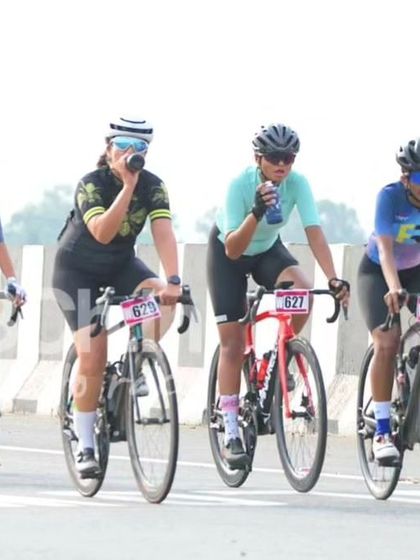 The women's peloton, enjoying a moment of hydration mid-race.