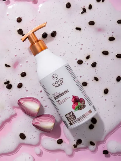 To bring this onion and caffeine shampoo to life, I created a dynamic scene with rich, pink lather and scattered coffee beans. This shot highlights the product's key ingredients and communicates a sense of energy and effectiveness.