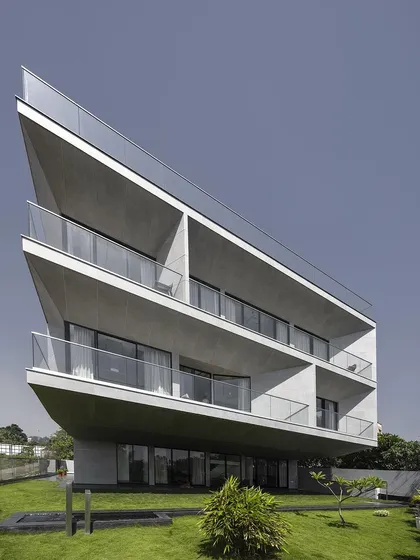 A duplicate of ID 45, this striking image of Villa Vue highlights its bold, sculptural form against the sky. The design is a testament to our studio's ability to push structural boundaries to achieve a unique architectural vision.