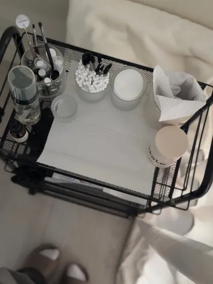 A well-organized trolley with all the necessary tools for a double eyelash lamination. We teach our students the importance of a clean and efficient setup for every procedure.