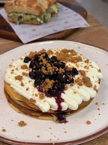 A delicious stack of blueberry cheesecake pancakes from La Croûte. When creating food content, I focus on capturing the textures and layers to make the dish look as irresistible as it tastes.