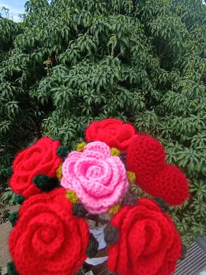 A mixed bouquet of red and pink roses.