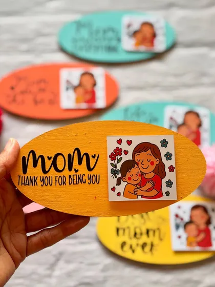 Mother's Day is a special time to show love. This 'Mom, thank you for being you' magnet is a simple and heartfelt way to express your gratitude.
