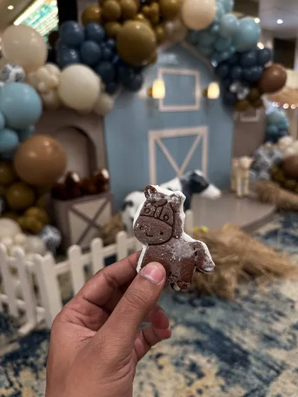 A horse-shaped popsicle, one of the many creative and on-theme treats served at the farm party.