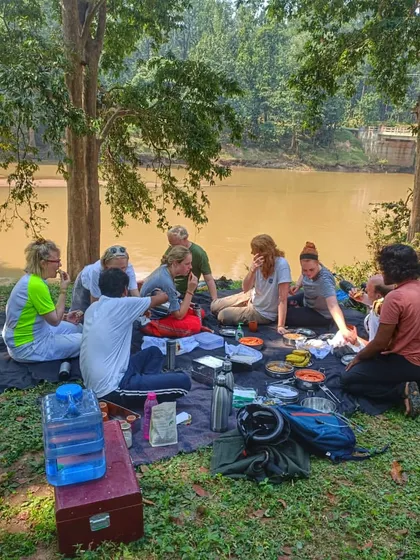A picnic lunch by the river is one of the simple joys of our Kanha cycling tour. We believe in slow food and slow travel, taking time to enjoy good company and delicious meals in beautiful natural settings.
