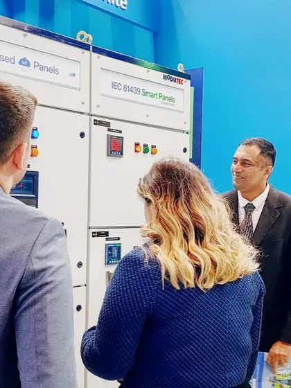 Demonstrating the capabilities of our smart panels to a group of international visitors at the Middle East Energy expo in Dubai.