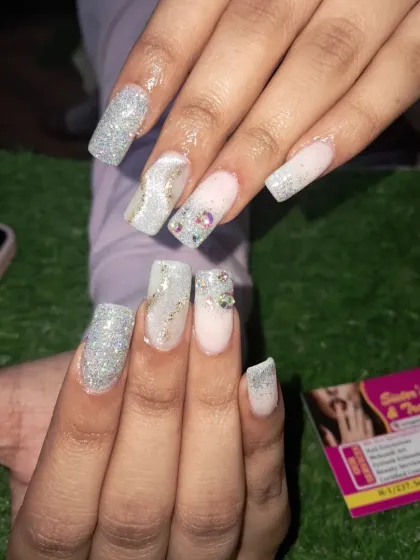 Another look at these dazzling glitter and stone nail extensions.