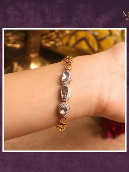 Elegance at your wrist. This sparkling bracelet with large uncut diamonds is the perfect highlight for your festive attire, adding a touch of glamour and tradition.