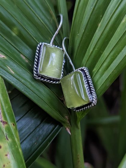 These Monalisa stone earrings in a lovely mint green are set in a black polish finish. They are elegant, timeless, and perfect for adding a touch of luxury to your style.
