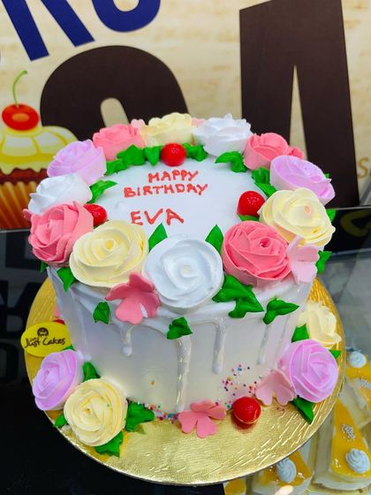 Elegant & Celebration Cakes photo 31