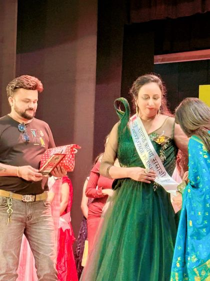 The unique one-shoulder design of this green ball gown makes it a modern and stylish choice for any competition or party.