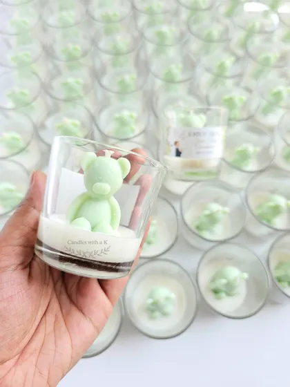 Adorable Details for Special Moments. This handmade teddy bear candle, crafted for a First Holy Communion, is a favorite for children's events and baby showers. I focus on creating charming, high-quality wax figures that make your gifts extra special.
