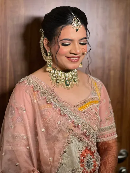 A beautiful candid smile, showing how the makeup looks natural and radiant in motion.