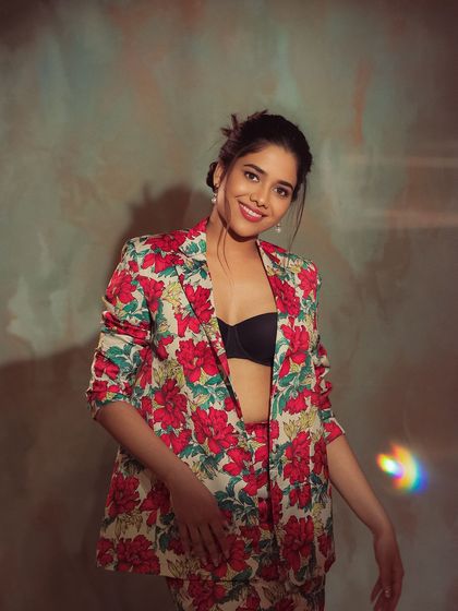 A bold and charming look for Karunya Krishnasamy, Femina Miss India Tamil Nadu. For this shoot, I created a modern look with a messy bun and fresh, glowing makeup to match her floral suit.