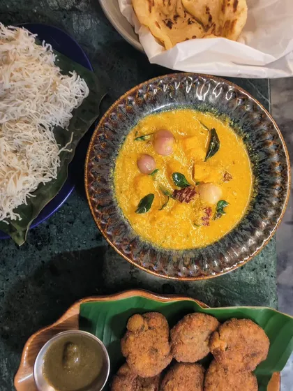 A beautiful spread from my Travellers Feast pop-up, featuring Pulisherry (a yogurt-based curry), Ram Ladoo, and Idiyappam. These are the flavours I discovered and fell in love with during my travels.