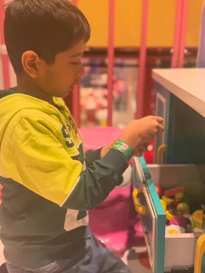 Time for some imaginative play in our pretend kitchen. This corner allows kids to role-play and be creative, cooking up imaginary feasts.