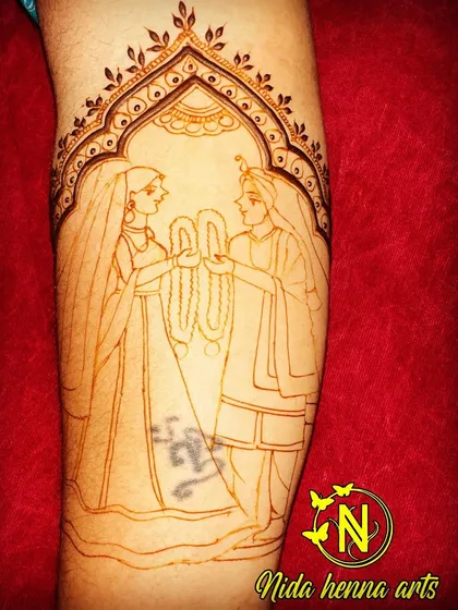 The Varmala ceremony captured in henna. I teach how to draw figures in motion and interaction, like the exchange of garlands, to make your bridal designs more dynamic.