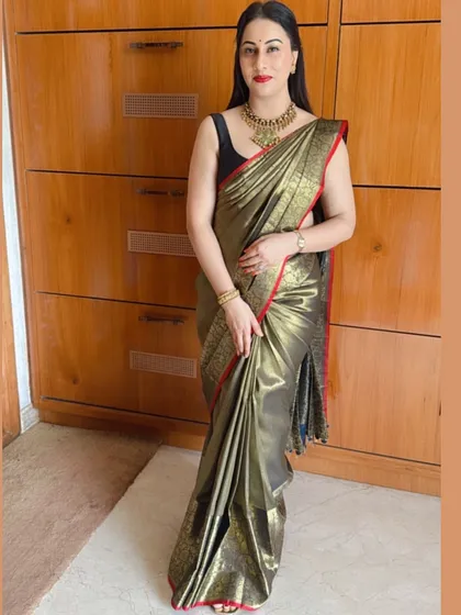 A full-length view of Dr. Shruthi's saree, a perfect blend of tradition and modern grace that tells a story of strength and sophistication.