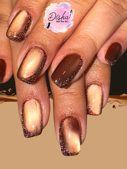 A perfect blend of coffee tones and golden shimmer. This cat eye design has a rich, warm glow, complemented by a border of fine brown glitter.