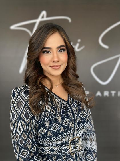 This soft glam look is perfect for any daytime event or party. The skin is luminous, and the eyes are softly defined to create a polished and pretty finish.