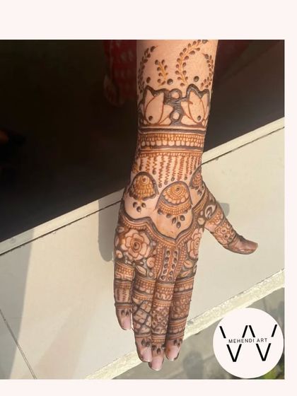 A design featuring roses and lotus motifs.