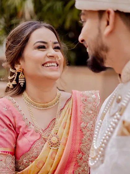 Capturing the pure joy of a bride on her wedding day. This candid moment showcases a soft, luminous glam I created for a beautiful Maharashtrian bride, letting her natural happiness shine through.