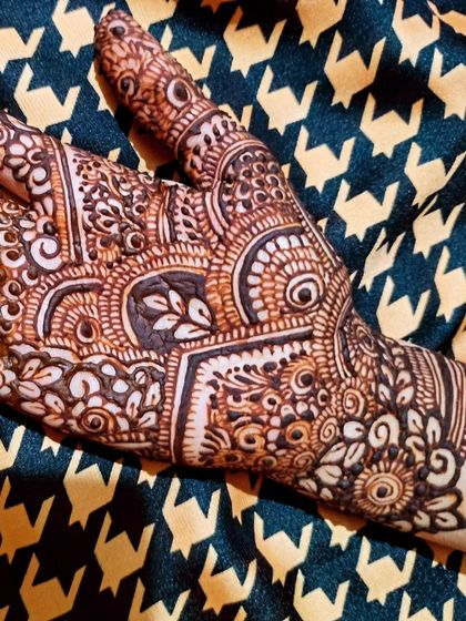 The first henna application of the year. A beautiful, intricate design to start things off right.