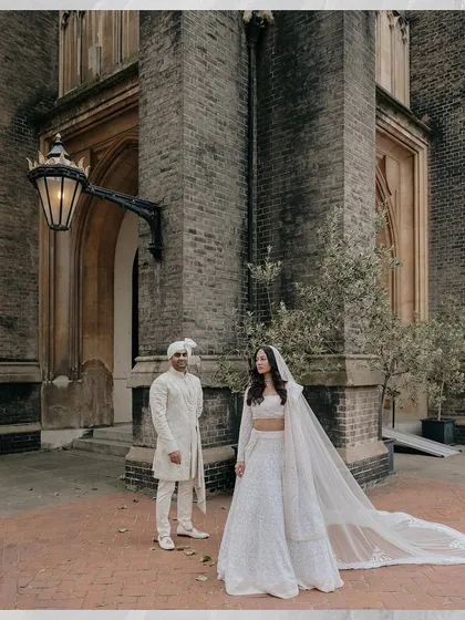 An elegant portrait session in the heart of London. This showcases my ability to blend the grace of Indian couture with the architectural beauty of international destinations for a truly unique wedding story.
