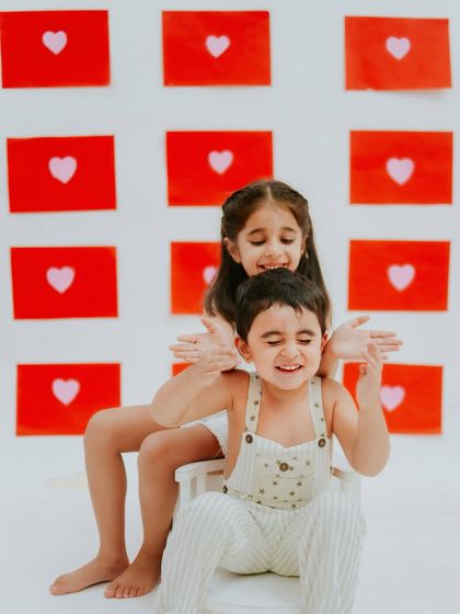 Heartwarming Family & Sibling Portraits photo 7