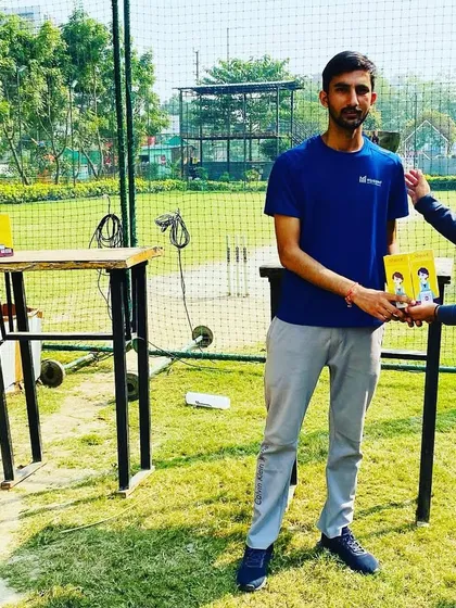 A player from the winning team is recognized for his contribution during the tournament.