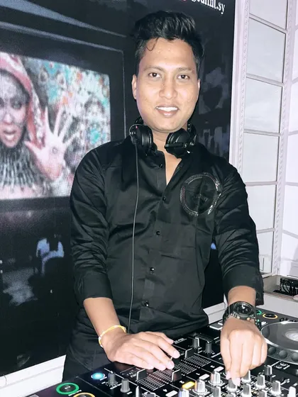 A Valentine's night gig where I mixed romantic tracks with visuals of iconic artists like Beyonce on the screen behind me.