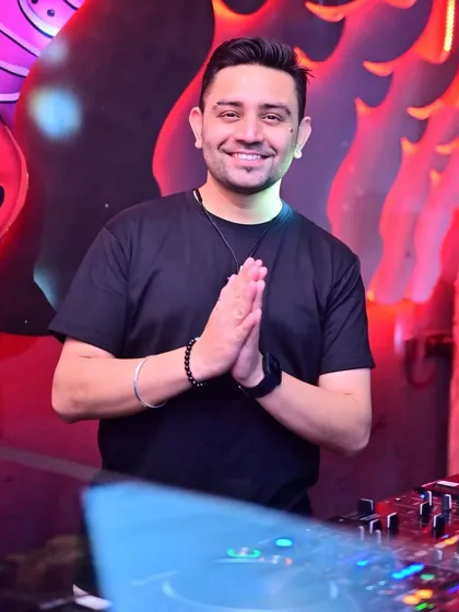 A moment of gratitude and connection with the crowd at Tipsy Bull.