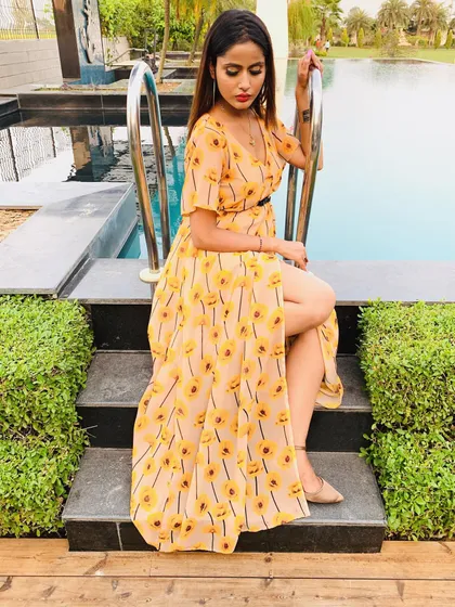 A beautiful shot of the poolside look. The floral dress is perfect for a summer music video, creating a fresh and romantic vibe.