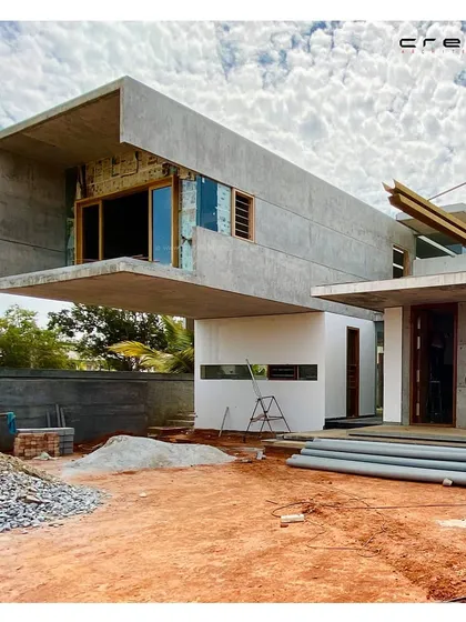 The impressive cantilevered volume of The Quarry House is seen here during construction. This angle emphasizes the scale of the structure and the sense of it floating effortlessly above the ground.