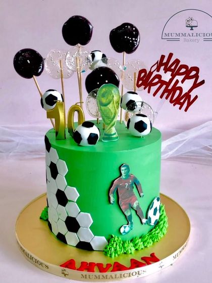 GOAL! Celebrating a 10th birthday with a football-themed cake featuring a star player. The vibrant green pitch and edible soccer balls make this a winning choice for any young sports fan.