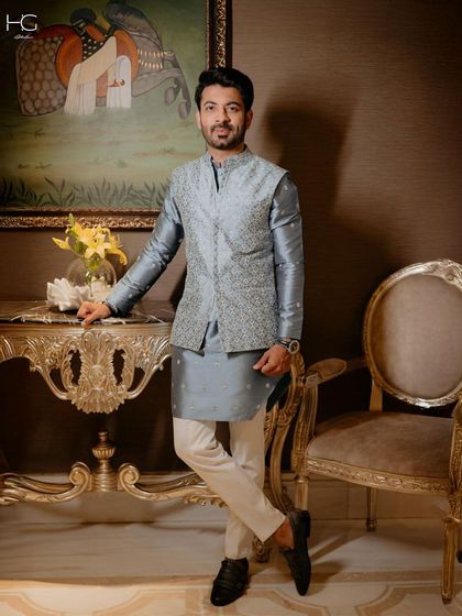 Pratiek looking stylish in an embroidered kurta bundi. The grey silk and off-white trousers create a classic and regal combination.