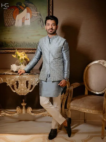 Pratiek looking stylish in an embroidered kurta bundi. The grey silk and off-white trousers create a classic and regal combination.