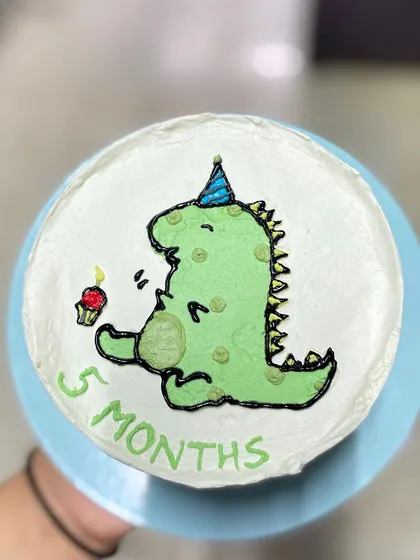 The full view of the 5-month dinosaur cake.
