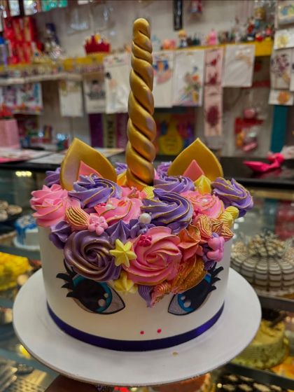 A classic unicorn cake with a golden horn and colorful rosette mane. I use different piping techniques to create a beautiful texture, making this a magical choice for any unicorn-themed party.