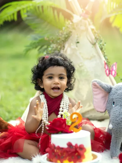 A second birthday celebration in the park. This outdoor cakesmash features a boho-chic setup with a teepee, stuffed animals, and a beautiful red tutu for the birthday girl.