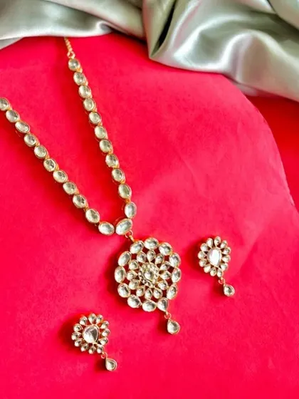 Adorn yourself with the elegance of heritage. This Kundan necklace and earring set is a beautiful blend of tradition and grace, perfect for making every festive moment memorable.