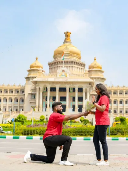 A romantic proposal in front of the Vidhana Soudha in Bangalore. A classic location for a memorable pre-wedding shoot.
