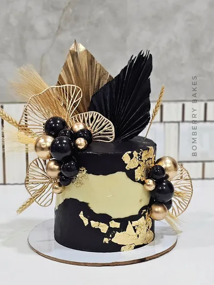 A classy and modern black and gold cake, perfect for a sophisticated birthday or corporate event.