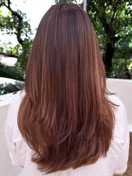 I love that this client comes all the way from New York for her hair sessions. This is a classic color refresh, where I blend her roots and brighten her highlights for a seamless look.