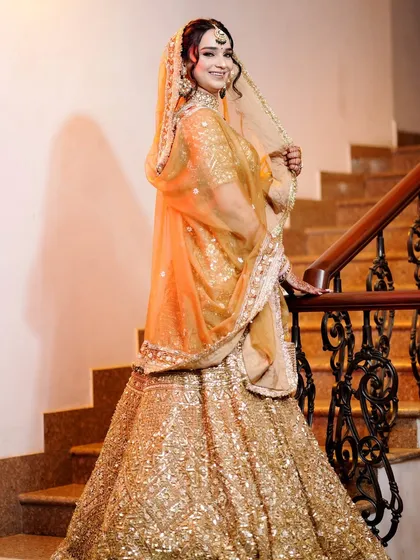 Another beautiful pose from the bride on the staircase.