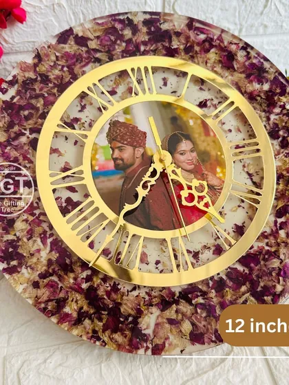 This image clearly indicates the 12-inch size of the clock, perfect for a statement wall piece.
