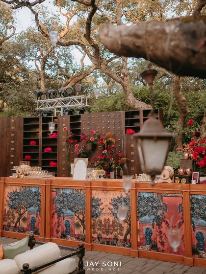 The beautifully painted front of the bar for the Mehfil-e-Mehendi, turning a functional area into a piece of art.