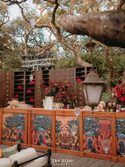 The beautifully painted front of the bar for the Mehfil-e-Mehendi, turning a functional area into a piece of art.