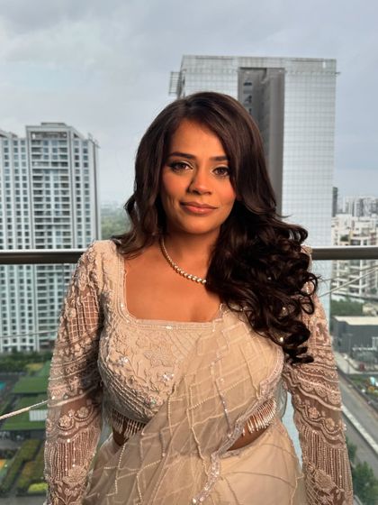 A close-up of this soft and romantic makeup. The focus is on creating a flawless base and adding a touch of color to the eyes and lips.